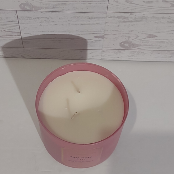 White Barn Rose Water & Ivy 2-Wick Candle. - Picture 2 of 2